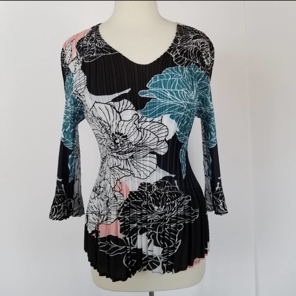 NWT Milano Pleated 3/4 Sleeve Floral Top med
